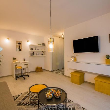 Kitty Sunflower Apartment Alba Iulia Exteriör bild