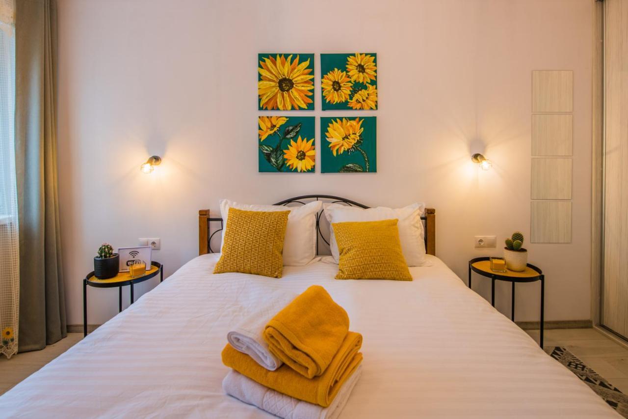 Kitty Sunflower Apartment Alba Iulia Exteriör bild