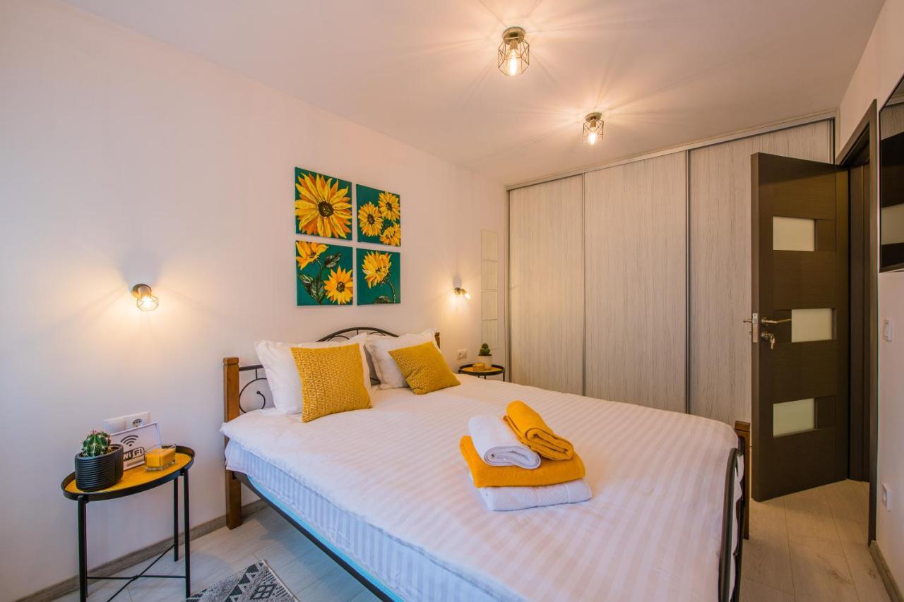 Kitty Sunflower Apartment Alba Iulia Exteriör bild