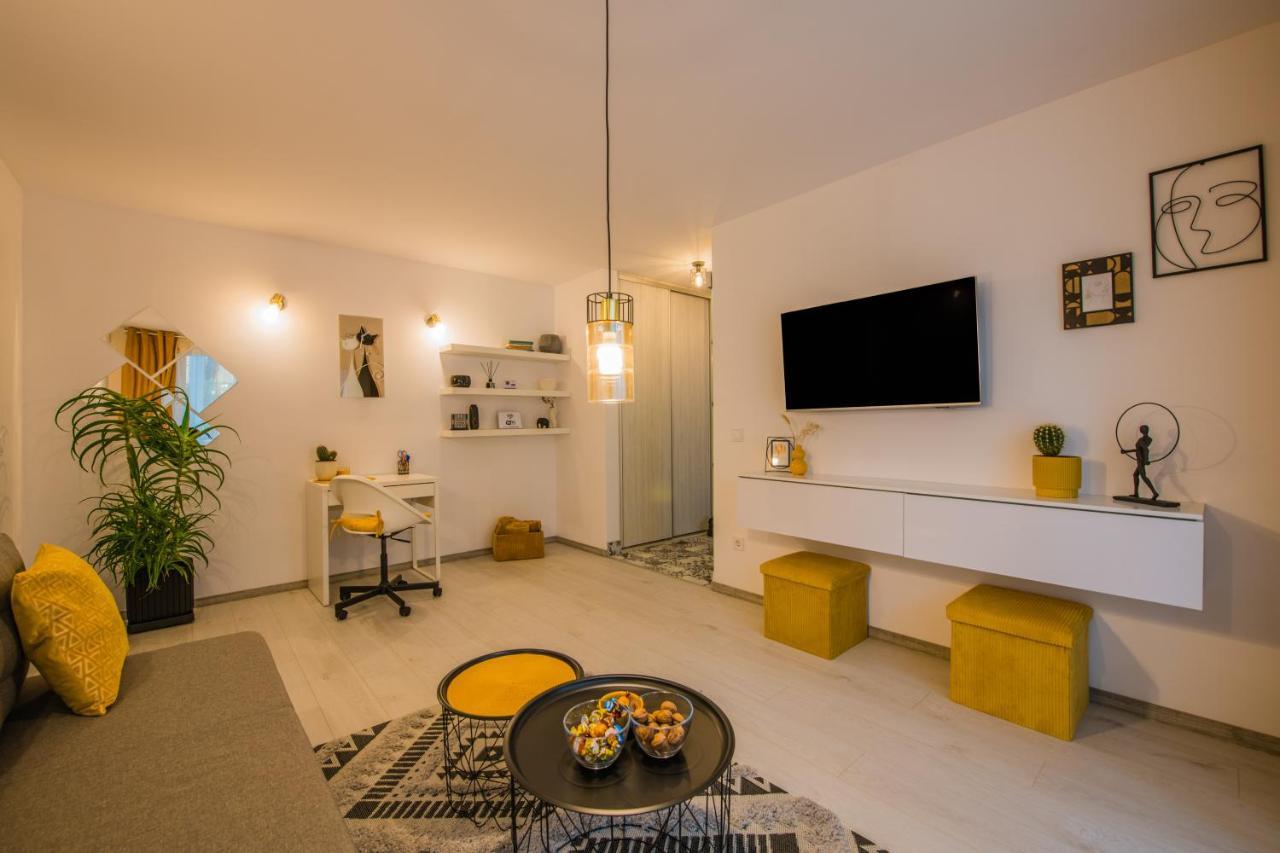 Kitty Sunflower Apartment Alba Iulia Exteriör bild